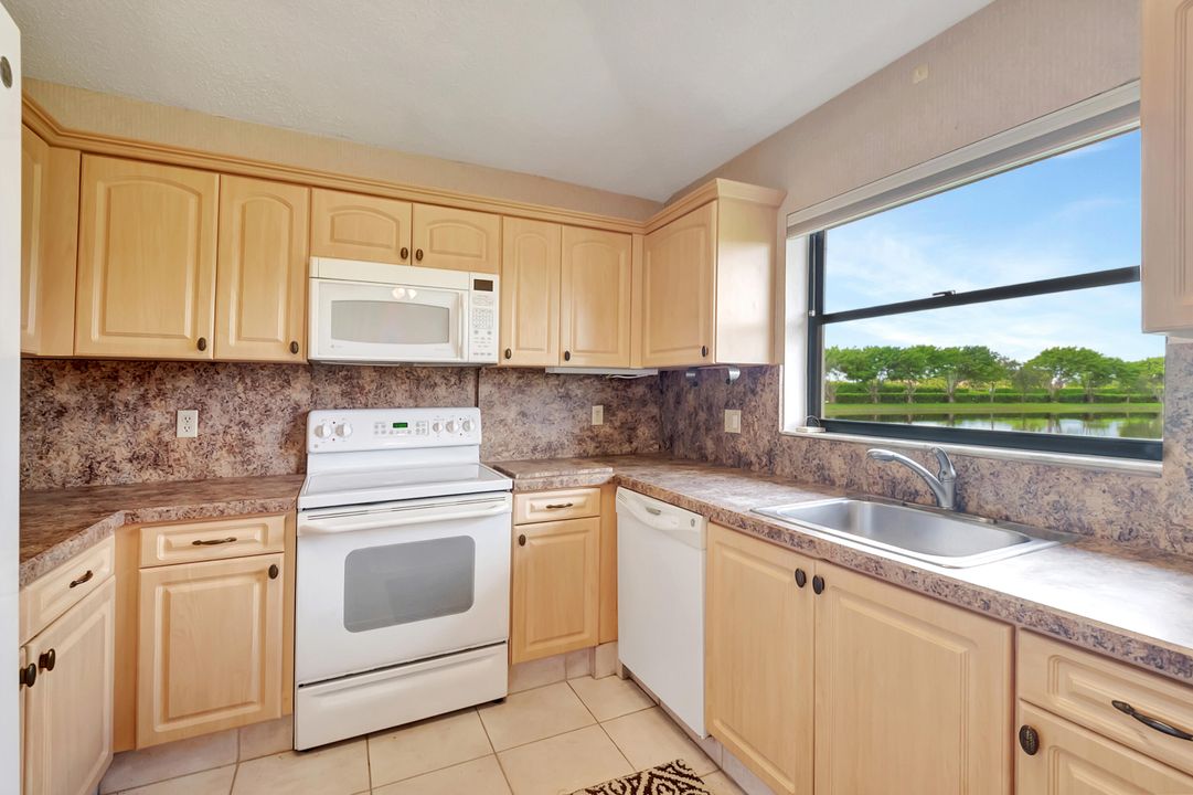 For Sale: $318,000 (3 beds, 2 baths, 1760 Square Feet)