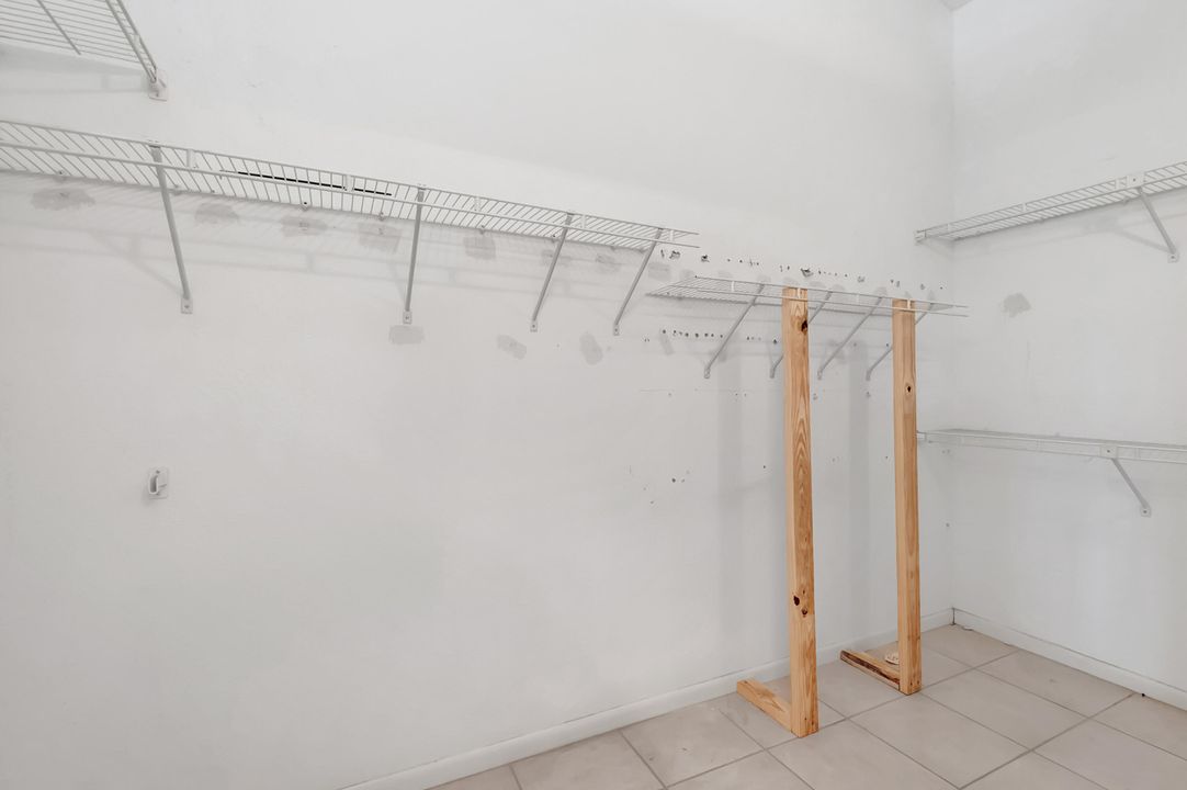 For Sale: $318,000 (3 beds, 2 baths, 1760 Square Feet)