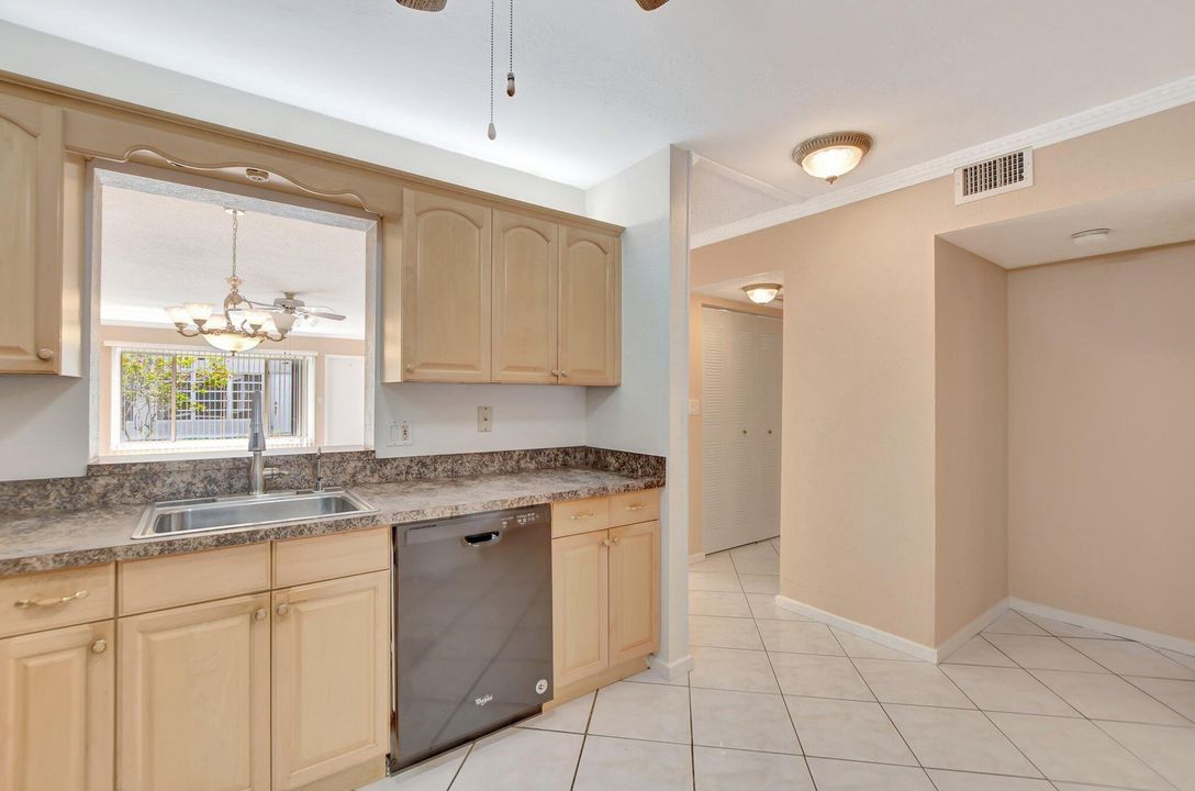 For Sale: $329,500 (2 beds, 2 baths, 1227 Square Feet)