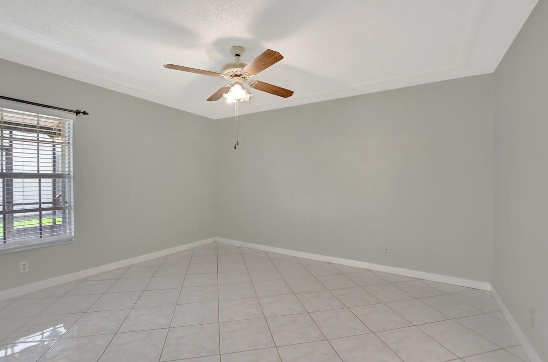 For Sale: $329,500 (2 beds, 2 baths, 1227 Square Feet)