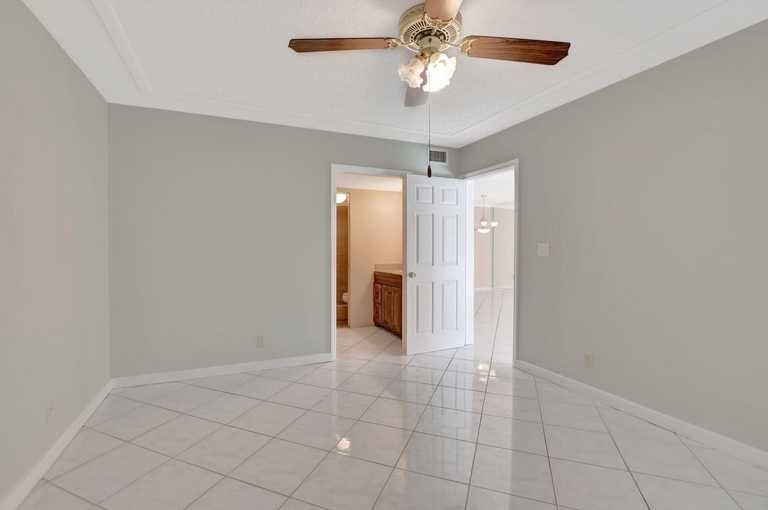 For Sale: $329,500 (2 beds, 2 baths, 1227 Square Feet)