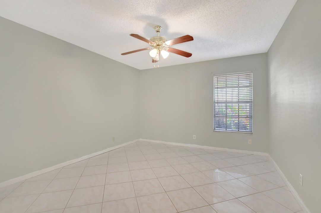 For Sale: $329,500 (2 beds, 2 baths, 1227 Square Feet)