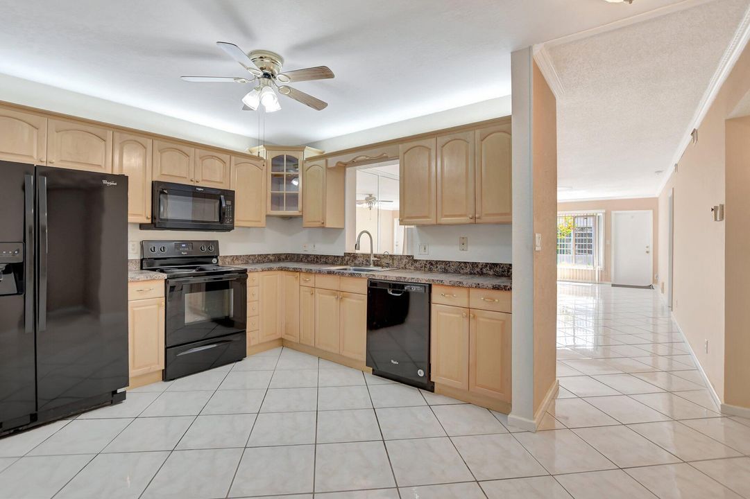 For Sale: $329,500 (2 beds, 2 baths, 1227 Square Feet)