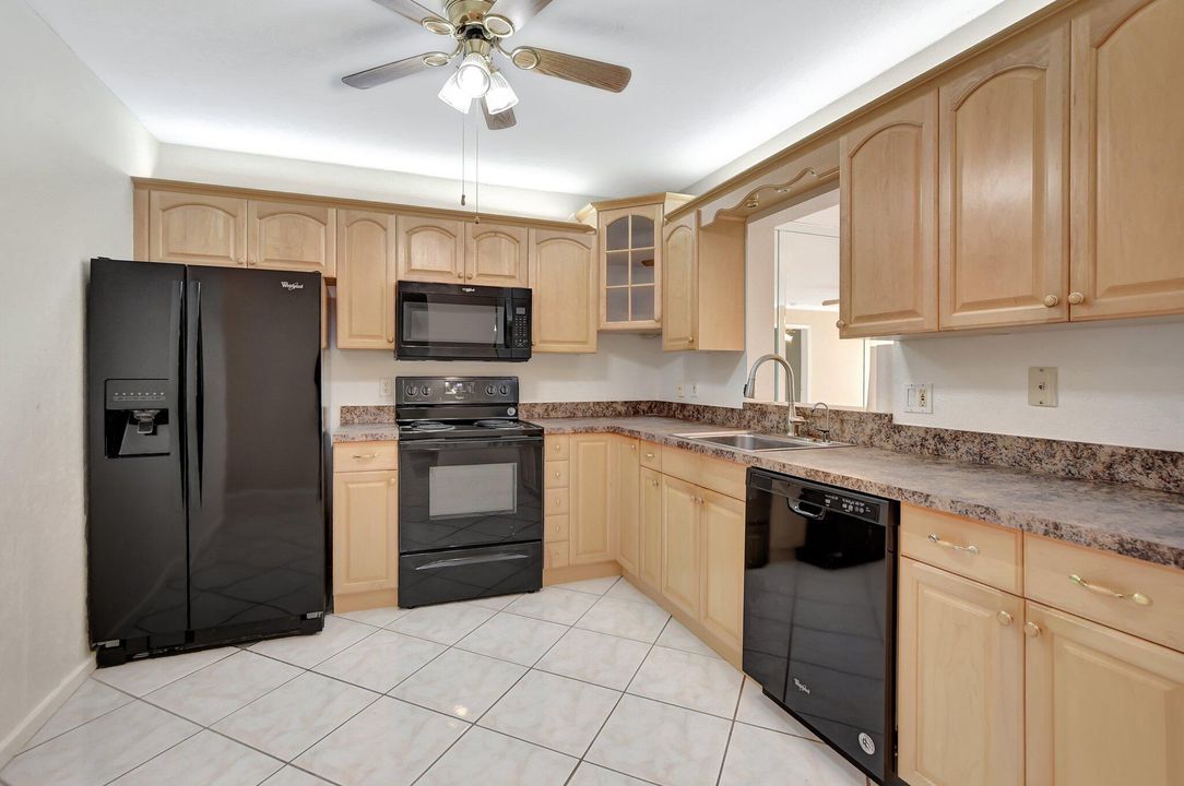 For Sale: $329,500 (2 beds, 2 baths, 1227 Square Feet)