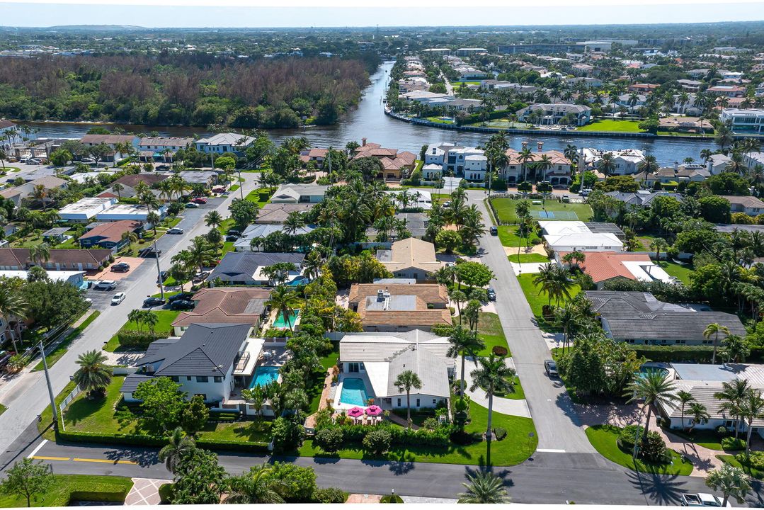 For Sale: $1,900,000 (4 beds, 2 baths, 1844 Square Feet)