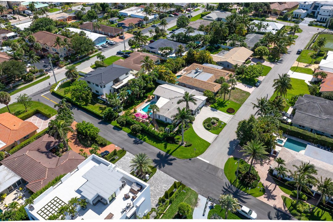 For Sale: $1,900,000 (4 beds, 2 baths, 1844 Square Feet)