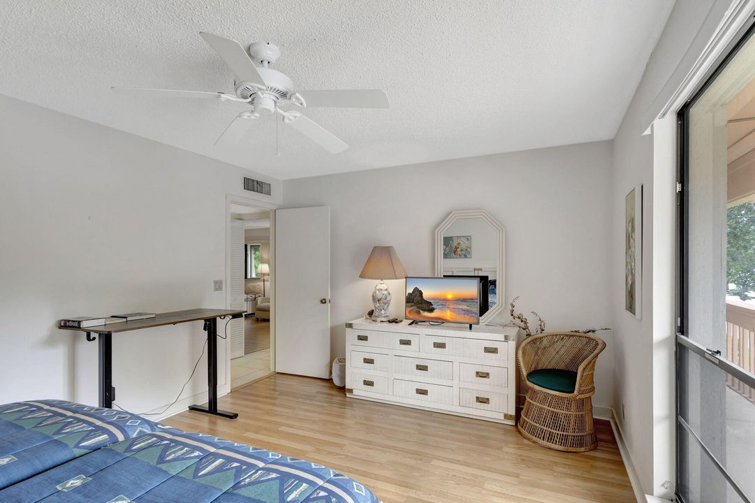 For Sale: $409,000 (2 beds, 2 baths, 1366 Square Feet)