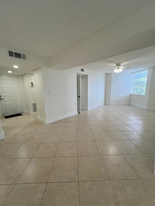 For Rent: $2,500 (2 beds, 2 baths, 1124 Square Feet)