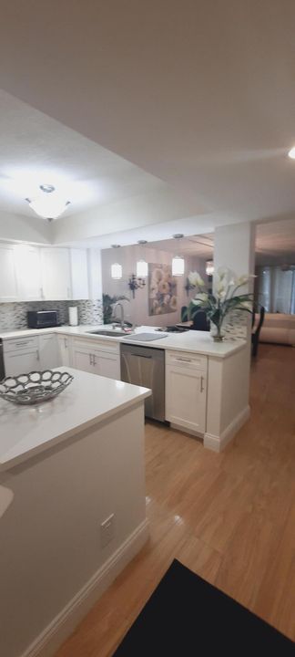 For Rent: $2,650 (2 beds, 2 baths, 1348 Square Feet)