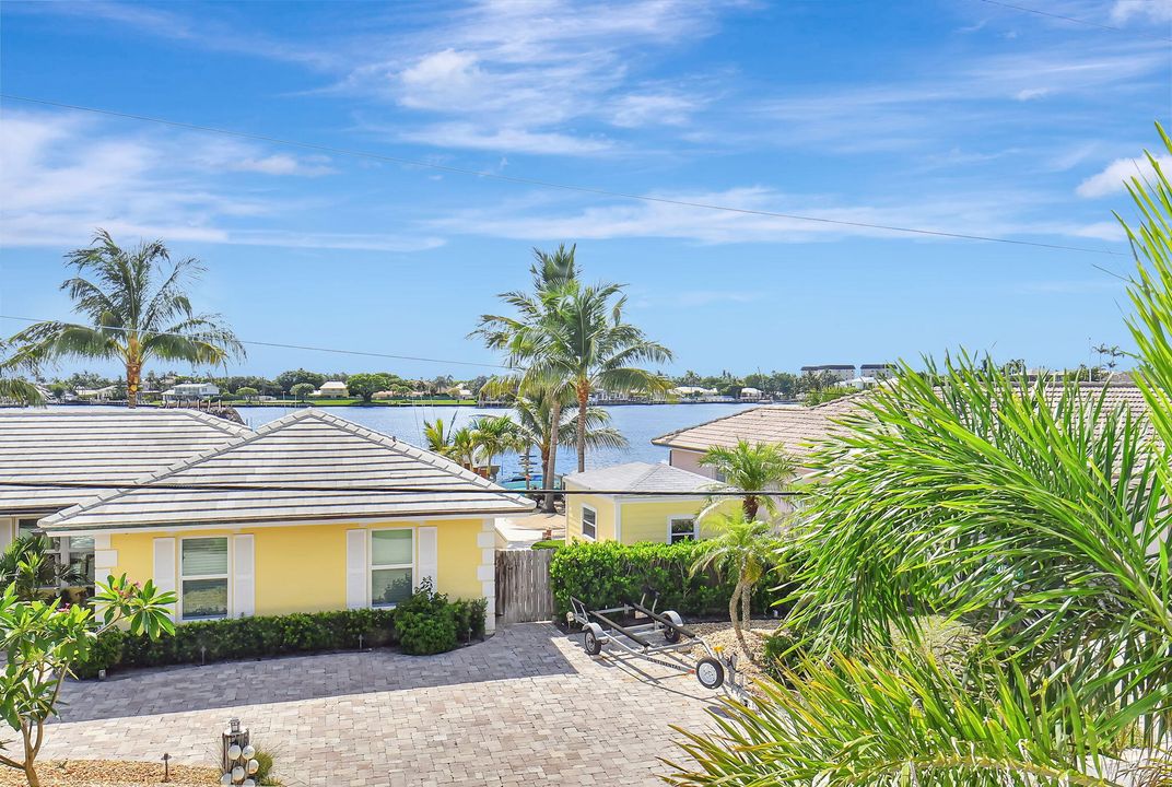 For Sale: $1,875,000 (3 beds, 2 baths, 2864 Square Feet)