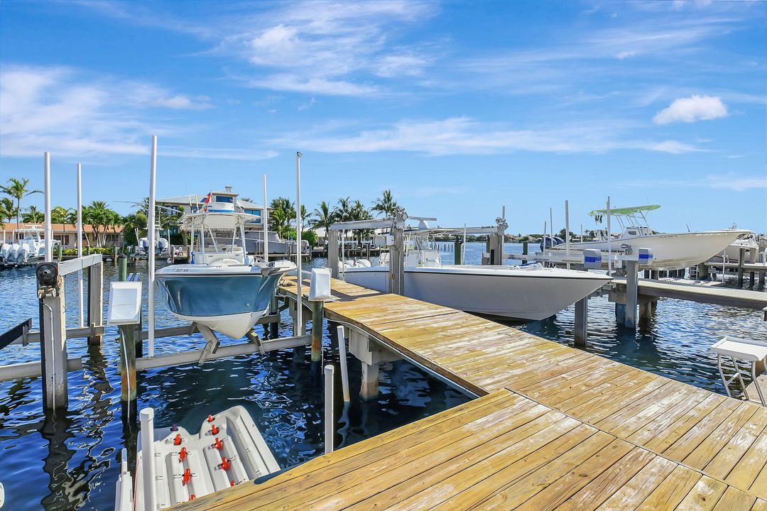 For Sale: $1,875,000 (3 beds, 2 baths, 2864 Square Feet)