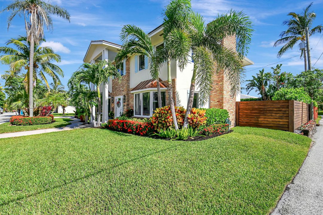 For Sale: $1,875,000 (3 beds, 2 baths, 2864 Square Feet)