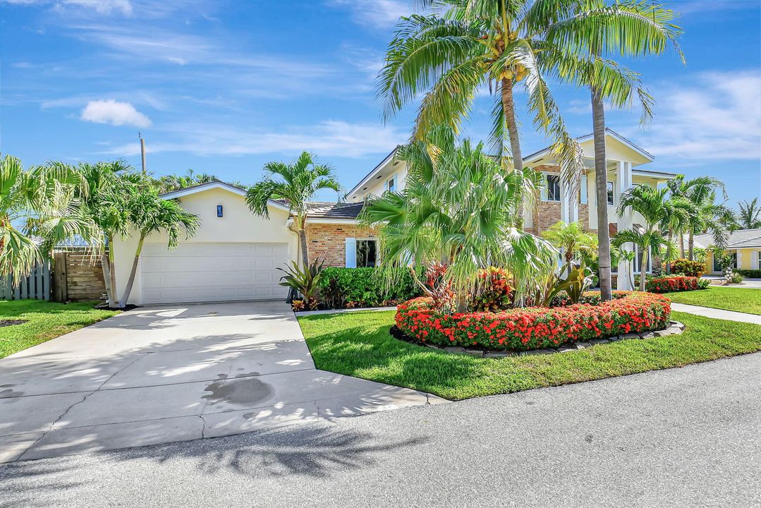 For Sale: $1,875,000 (3 beds, 2 baths, 2864 Square Feet)