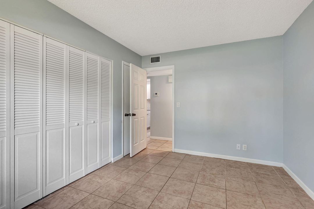 For Sale: $299,000 (2 beds, 2 baths, 1000 Square Feet)