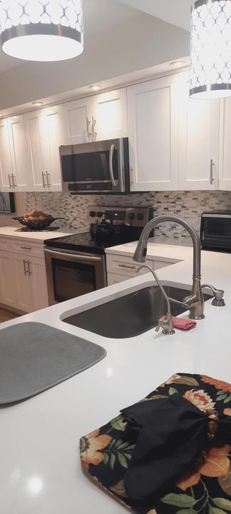 For Rent: $2,650 (2 beds, 2 baths, 1348 Square Feet)