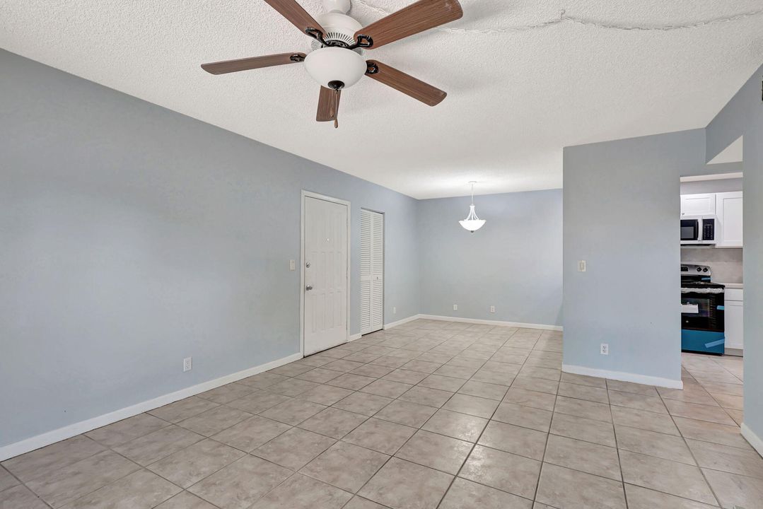 For Sale: $299,000 (2 beds, 2 baths, 1000 Square Feet)