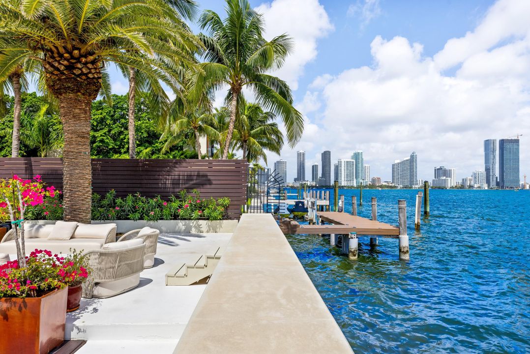 For Sale: $13,500,000 (3 beds, 3 baths, 3868 Square Feet)