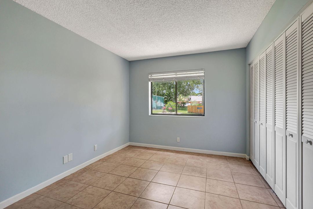 For Sale: $299,000 (2 beds, 2 baths, 1000 Square Feet)