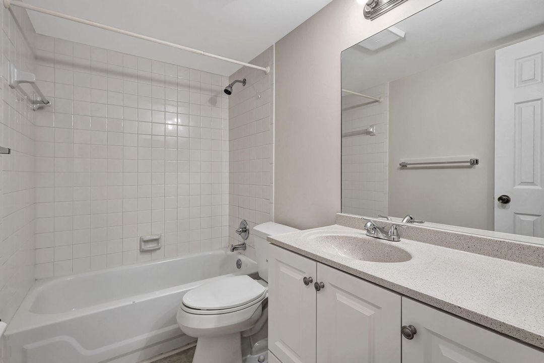 For Sale: $299,000 (2 beds, 2 baths, 1000 Square Feet)