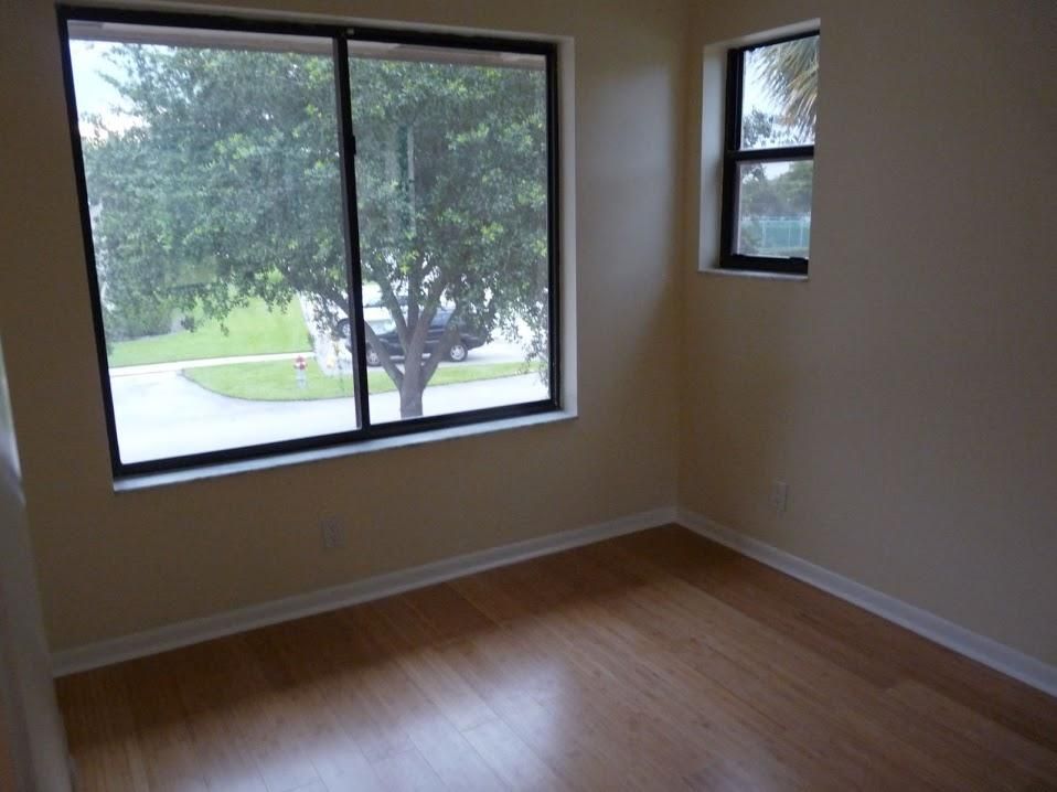 For Rent: $2,200 (2 beds, 2 baths, 950 Square Feet)