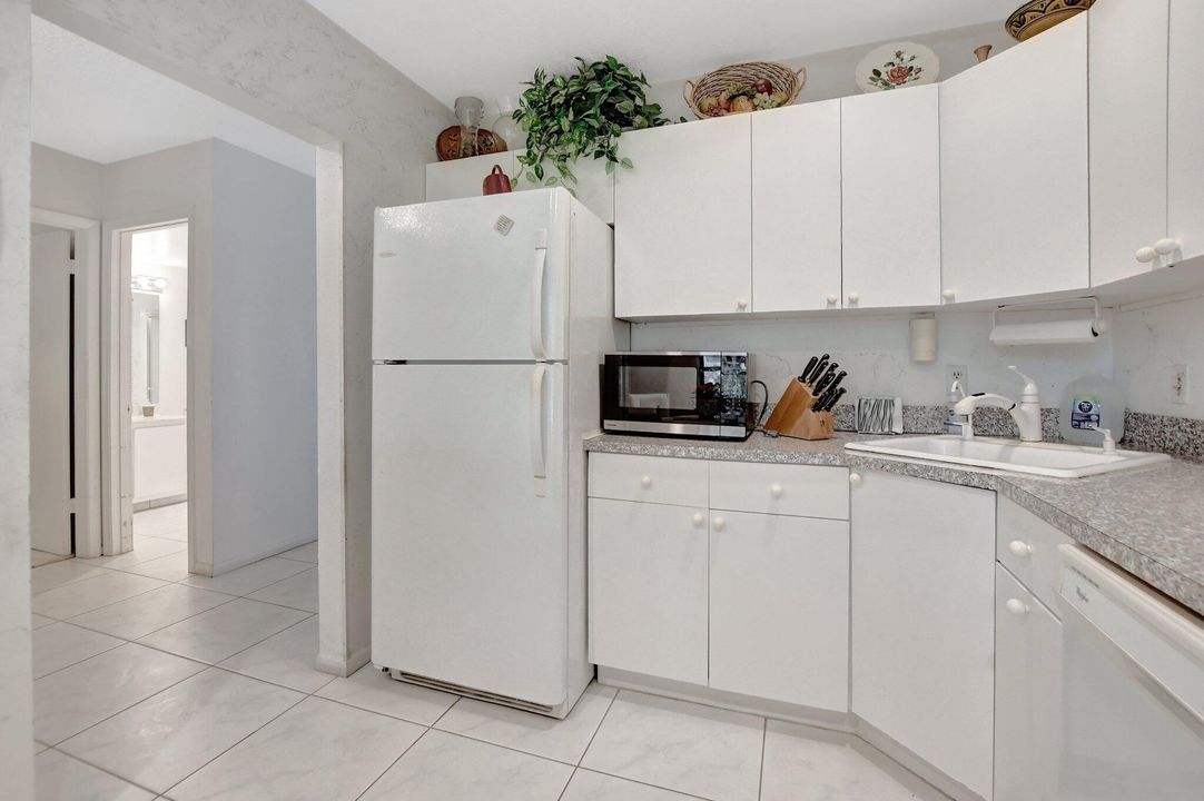 For Sale: $325,000 (2 beds, 2 baths, 1411 Square Feet)