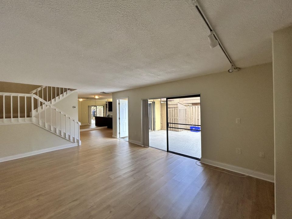 For Rent: $2,600 (2 beds, 2 baths, 1236 Square Feet)