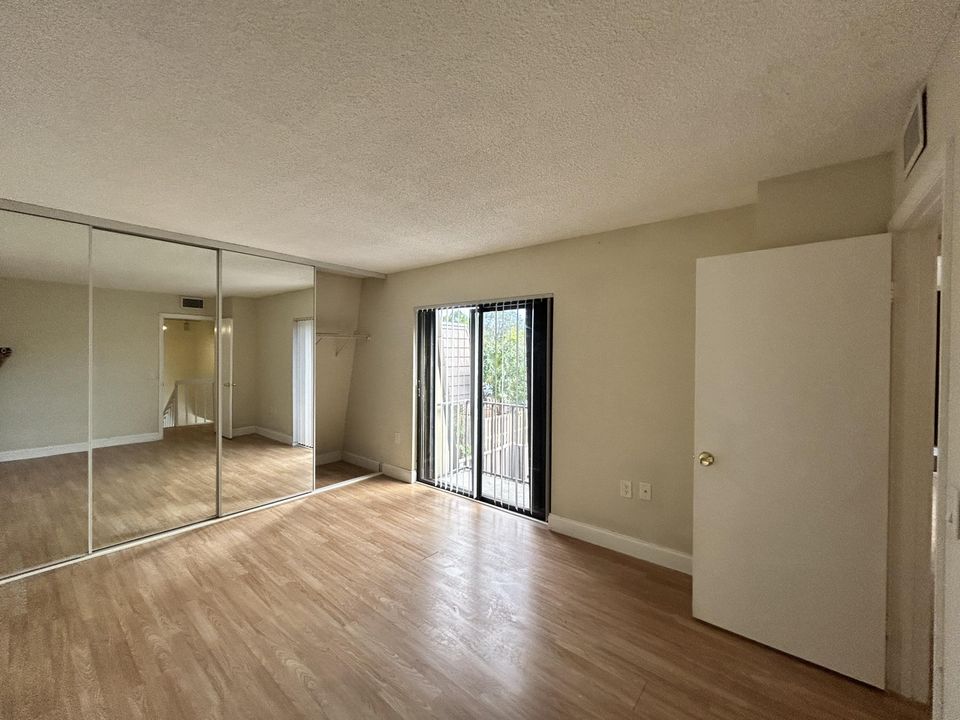 For Rent: $2,600 (2 beds, 2 baths, 1236 Square Feet)