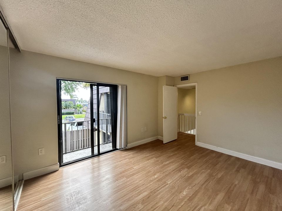 For Rent: $2,600 (2 beds, 2 baths, 1236 Square Feet)