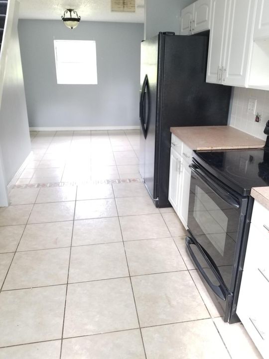 For Rent: $2,200 (3 beds, 1 baths, 2923 Square Feet)