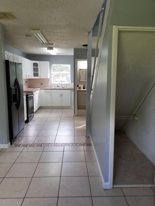 For Rent: $2,200 (3 beds, 1 baths, 2923 Square Feet)