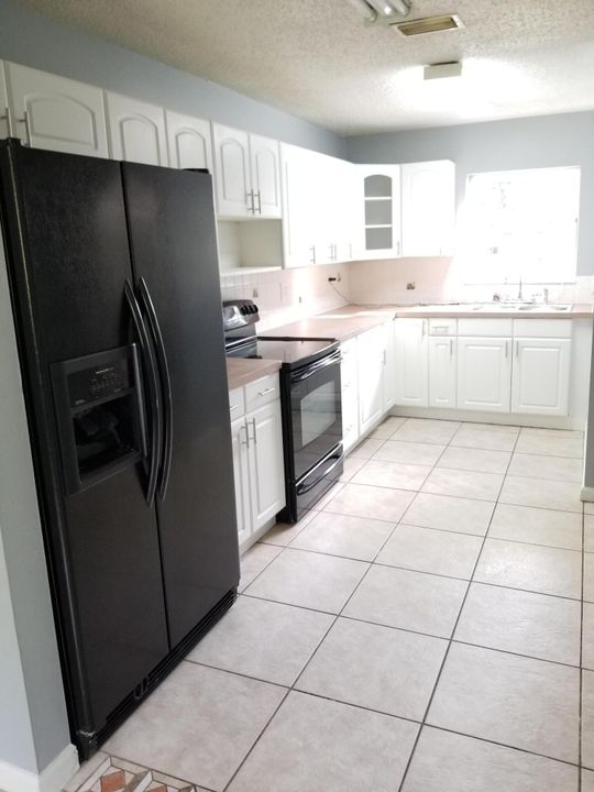 For Rent: $2,200 (3 beds, 1 baths, 2923 Square Feet)