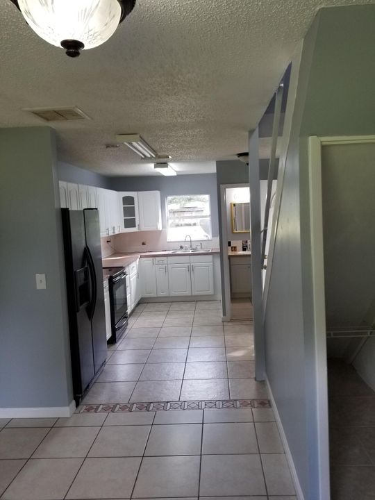 For Rent: $2,200 (3 beds, 1 baths, 2923 Square Feet)