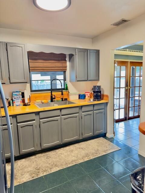 For Sale: $325,000 (2 beds, 2 baths, 1200 Square Feet)