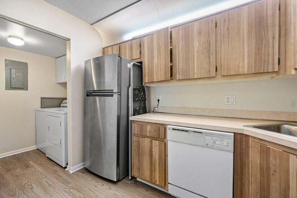 For Rent: $1,650 (1 beds, 1 baths, 788 Square Feet)