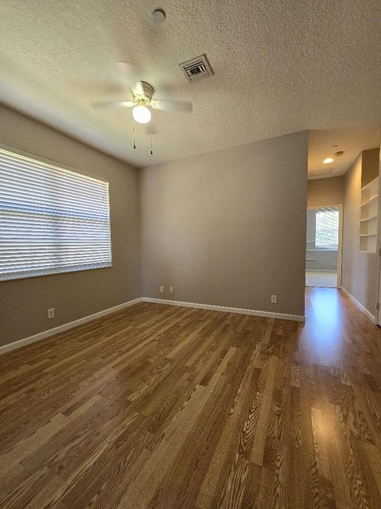 For Rent: $2,600 (4 beds, 3 baths, 1699 Square Feet)