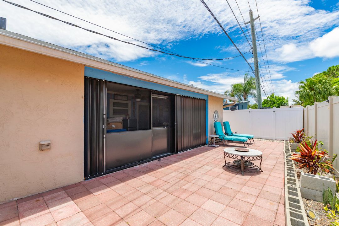 For Sale: $325,000 (2 beds, 2 baths, 918 Square Feet)