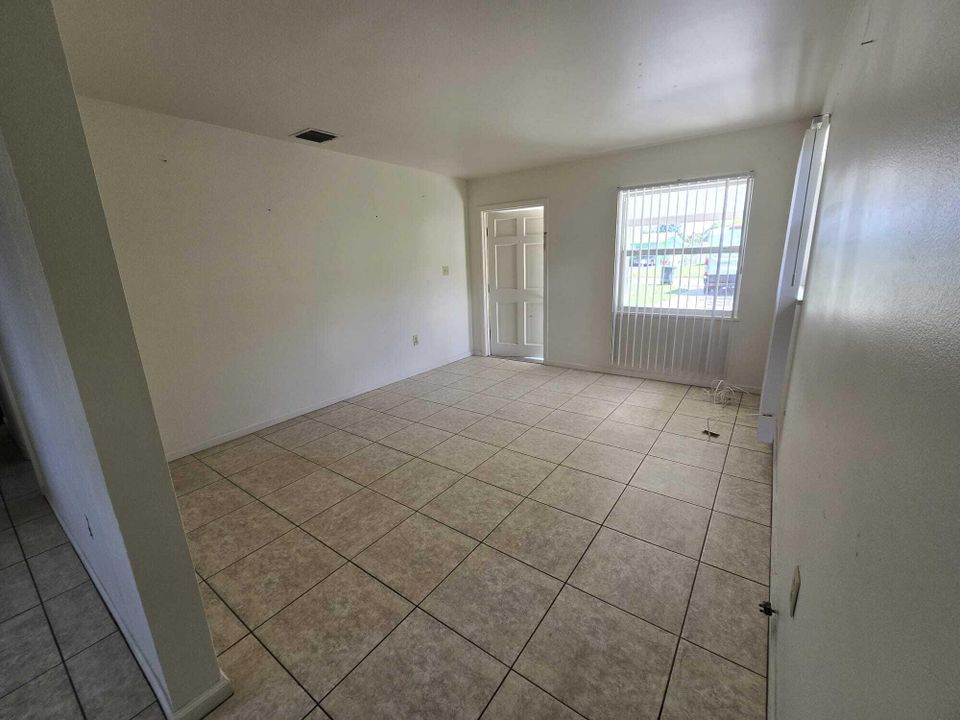 For Rent: $1,400 (1 beds, 1 baths, 675 Square Feet)