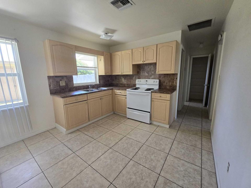 For Rent: $1,400 (1 beds, 1 baths, 675 Square Feet)