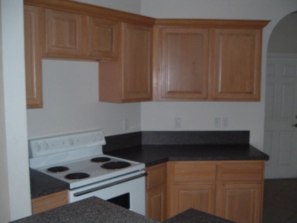 For Rent: $2,250 (3 beds, 2 baths, 1309 Square Feet)