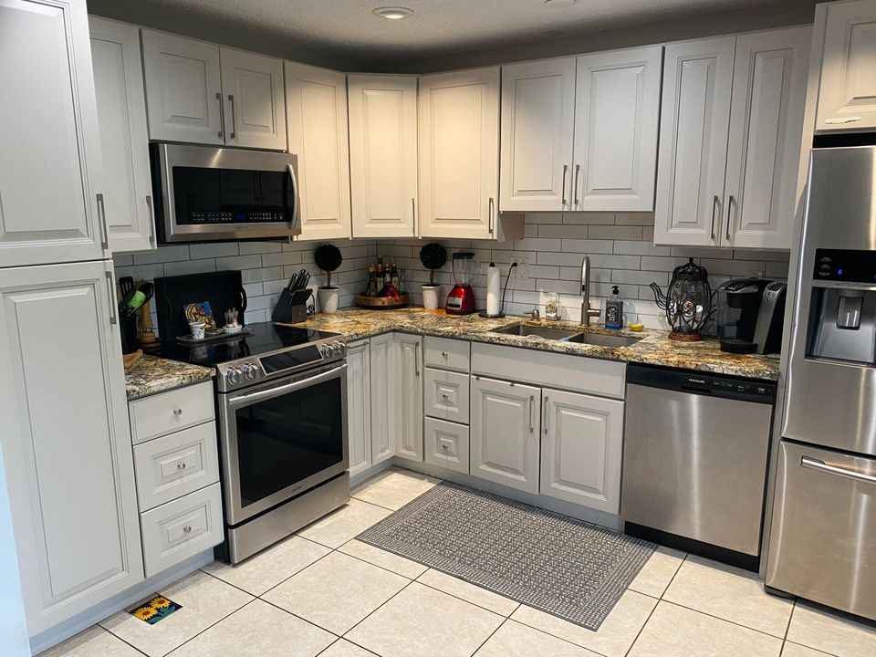 For Rent: $2,650 (2 beds, 2 baths, 1232 Square Feet)