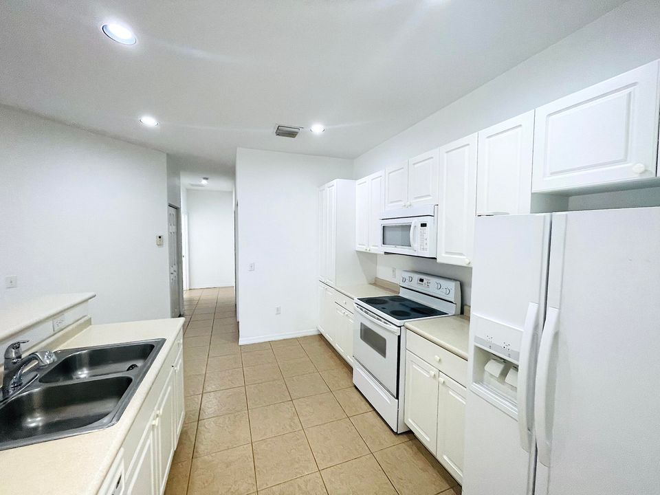 For Rent: $1,850 (2 beds, 2 baths, 1350 Square Feet)