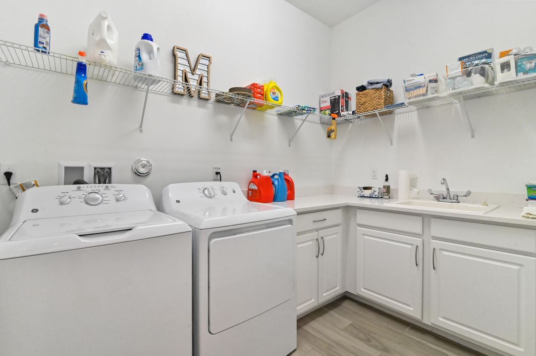 For Sale: $899,000 (3 beds, 2 baths, 2741 Square Feet)
