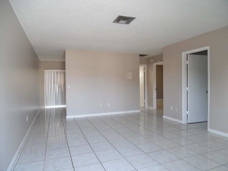 For Rent: $2,100 (2 beds, 1 baths, 845 Square Feet)