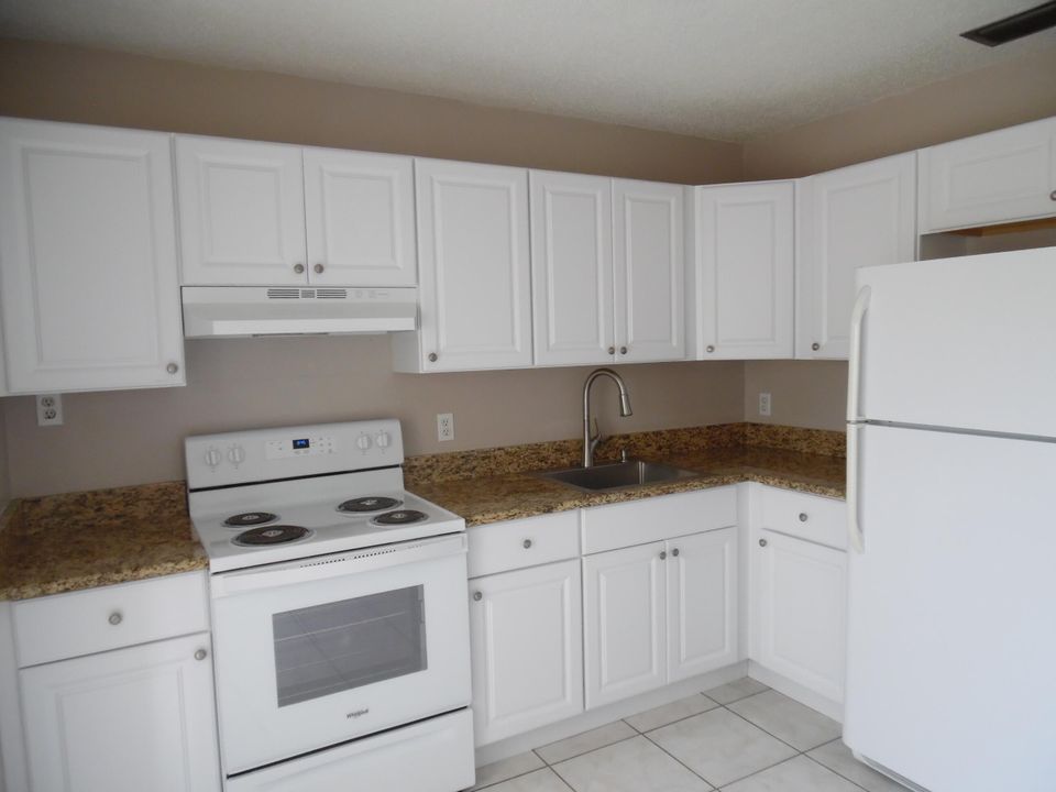 For Rent: $2,100 (2 beds, 1 baths, 845 Square Feet)