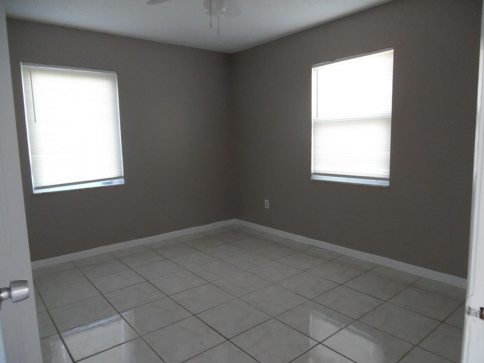For Rent: $2,100 (2 beds, 1 baths, 845 Square Feet)