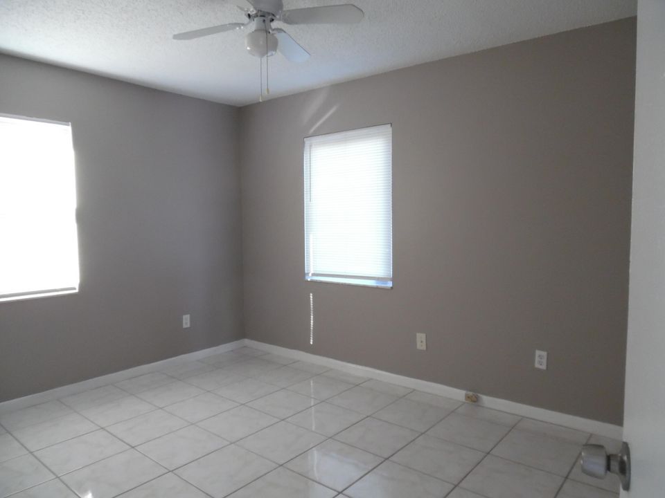 For Rent: $2,100 (2 beds, 1 baths, 845 Square Feet)