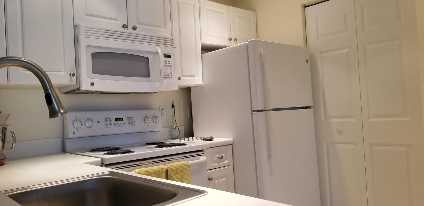 For Rent: $2,750 (2 beds, 2 baths, 1092 Square Feet)