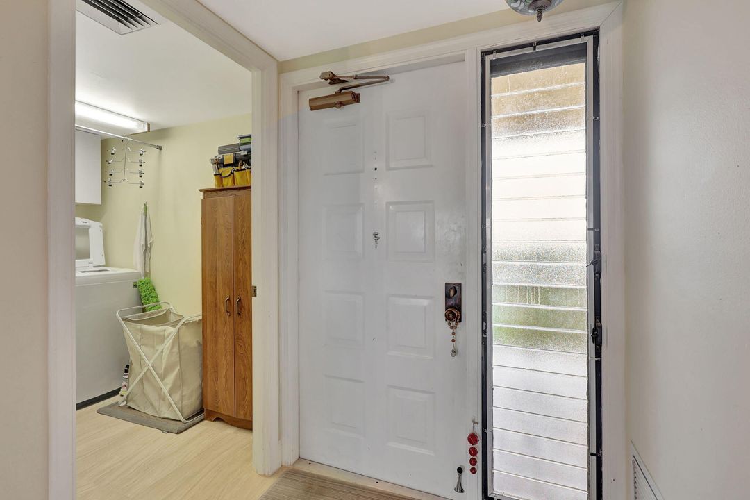 For Sale: $339,900 (2 beds, 2 baths, 1287 Square Feet)