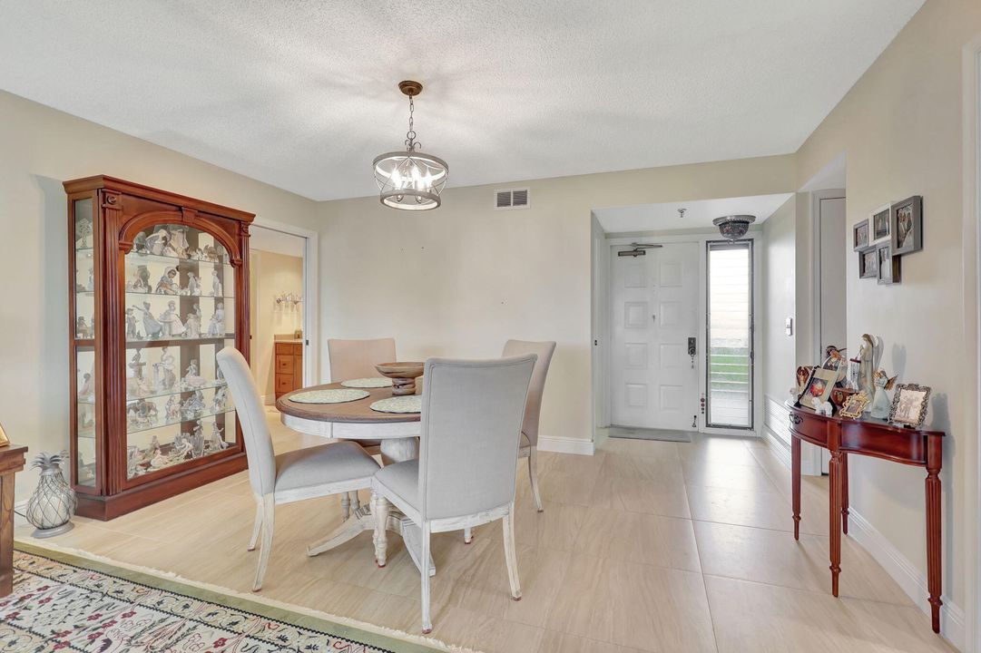 For Sale: $339,900 (2 beds, 2 baths, 1287 Square Feet)