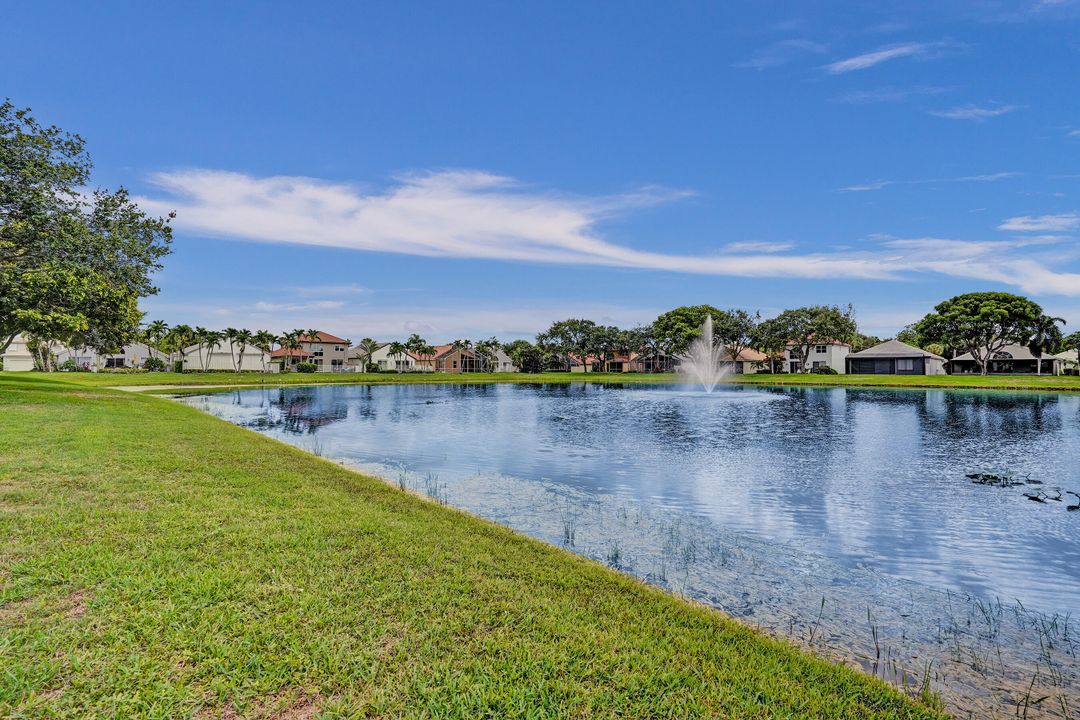 For Sale: $880,000 (3 beds, 2 baths, 2012 Square Feet)